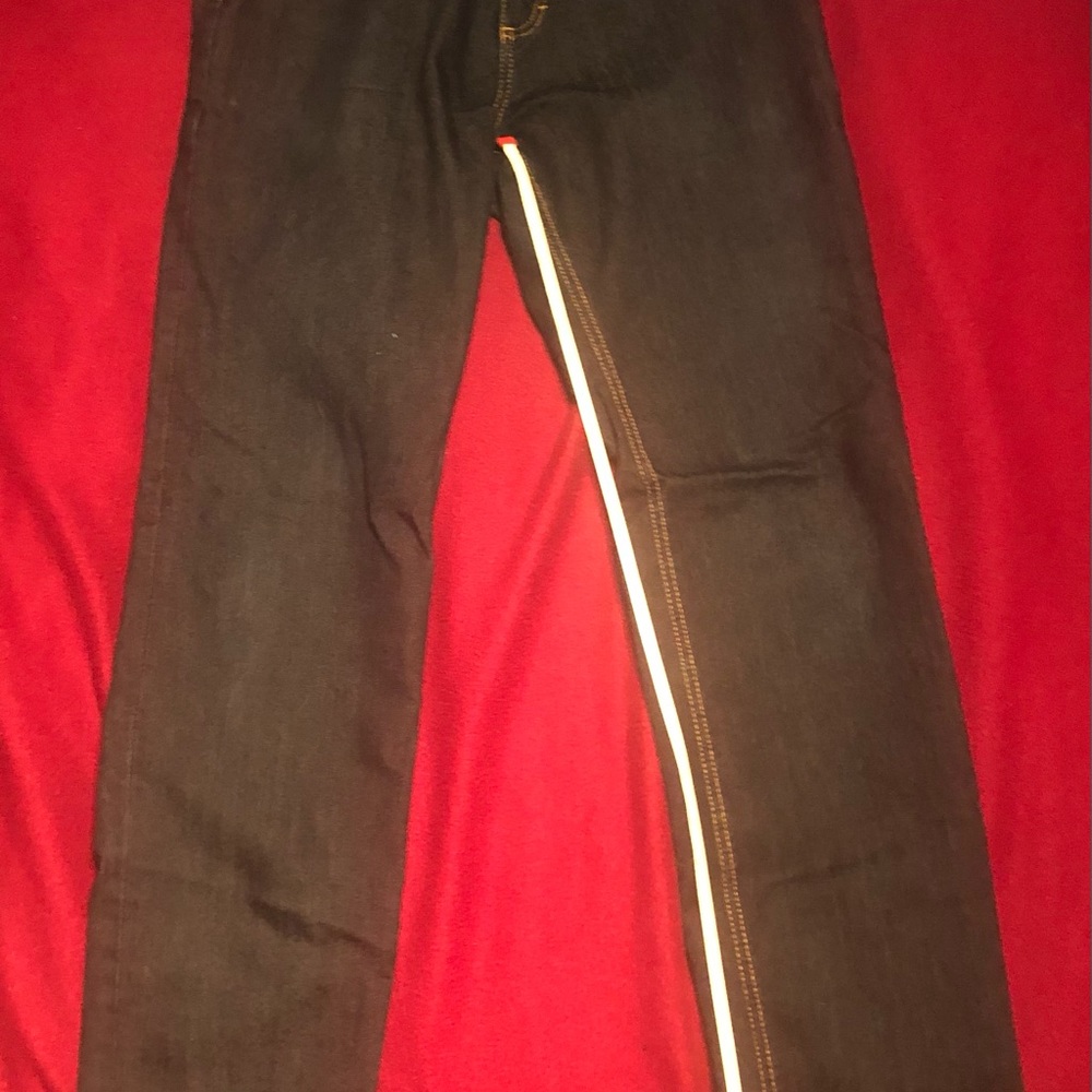 Dearborn Denim men’s jeans size 30.  Dark blue w/ FLAW (small snag)